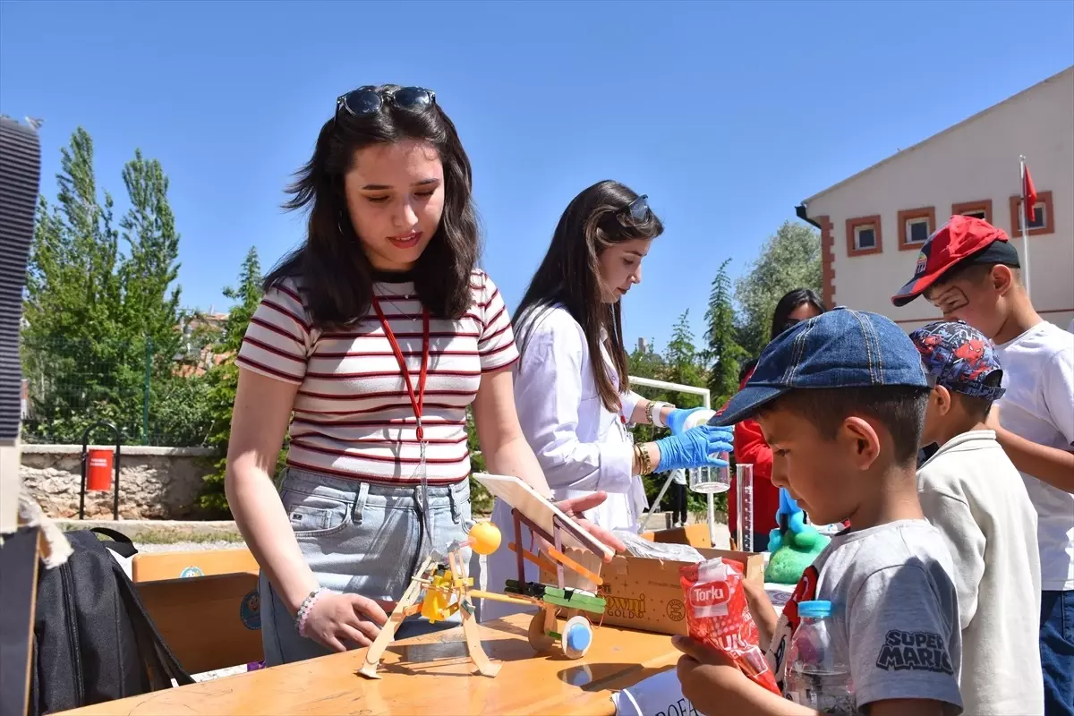 KMÜ Öğrencileri Köy Okullarında Bilim Eğlencesi Düzenledi
