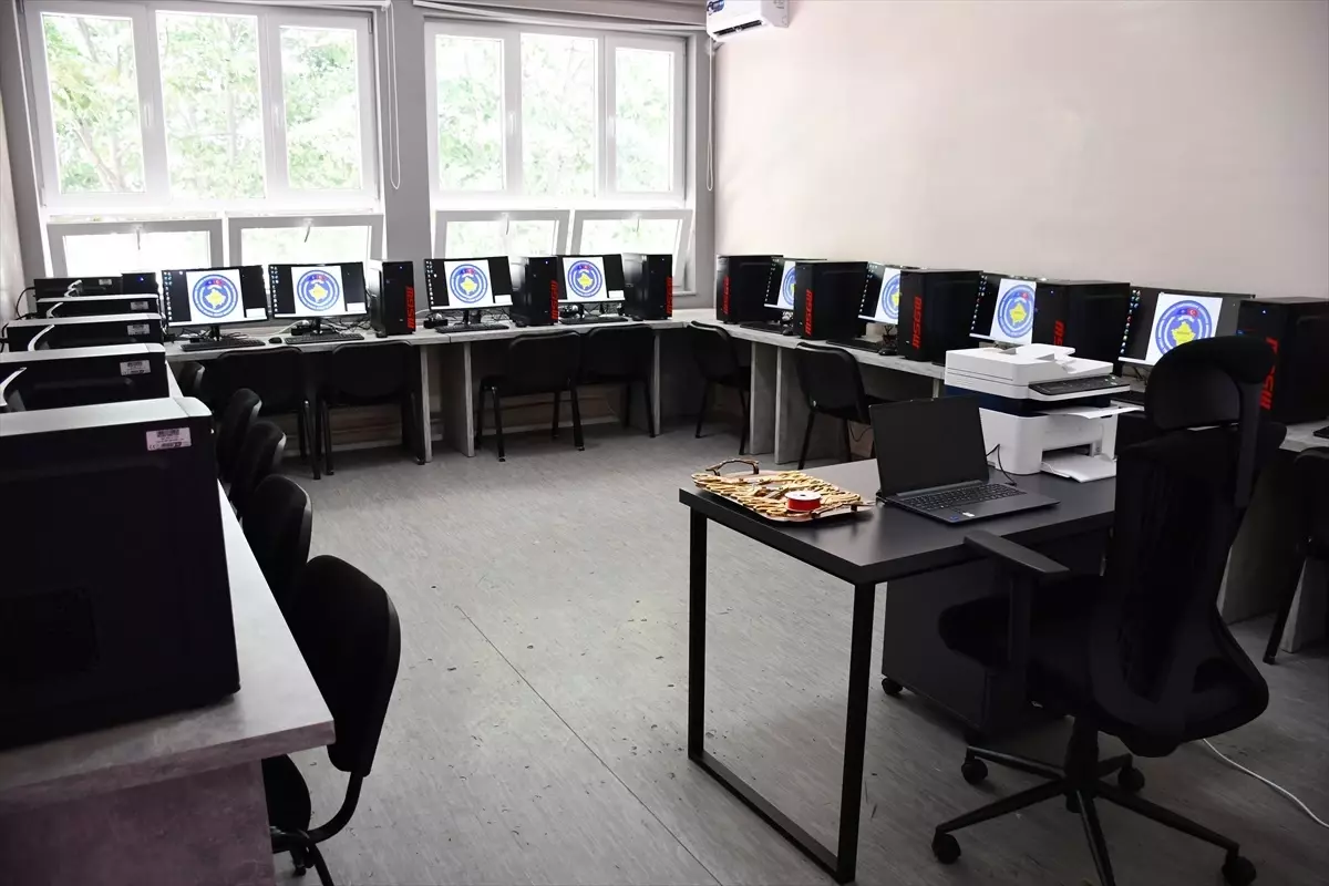 Kosova'da Bilgisayar Dershanesi Açıldı