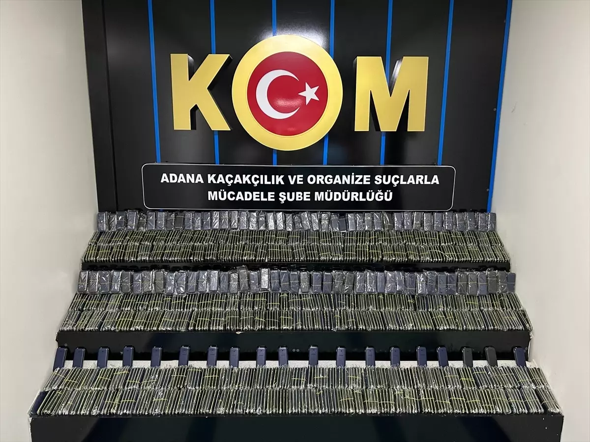 Adana'da Kaçak Telefon ve Gözlük Operasyonu