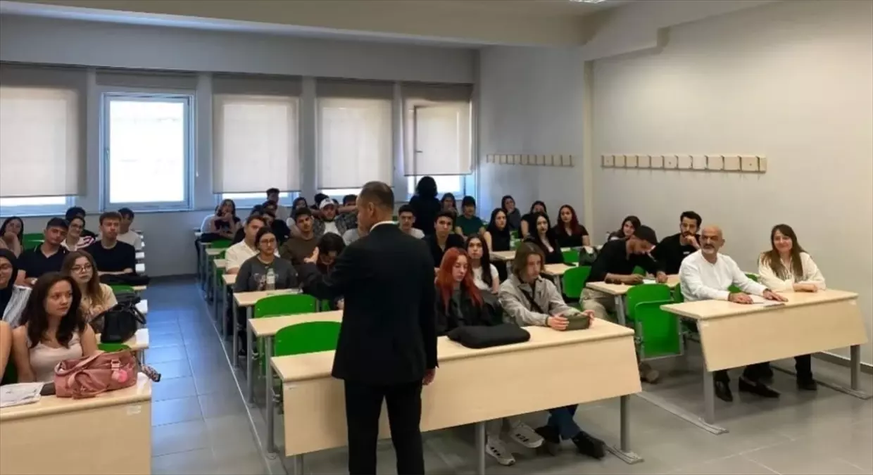 Beypazarı'nda Üniversite Öğrencilerine Seminer