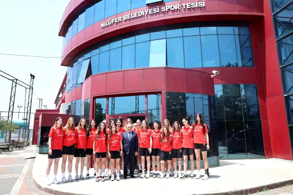 U16 Kız Milli Voleybol Takımı'na Nilüfer Belediyesi'nden Destek