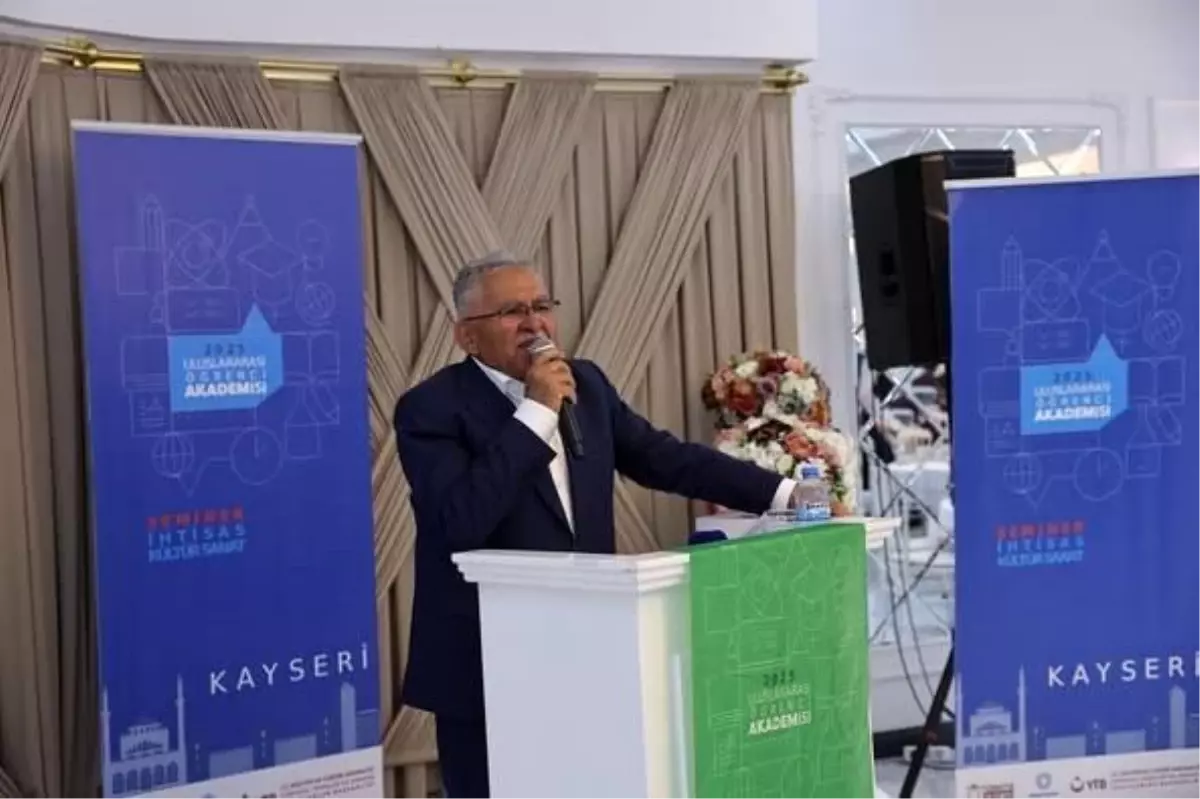 Uluslararası Öğrenciler İçin Bayramlaşma ve Mezuniyet Töreni