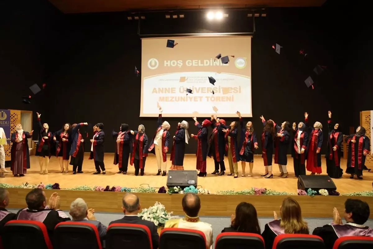 Anne Üniversitesinin İlk Mezunları Destan Yazdı