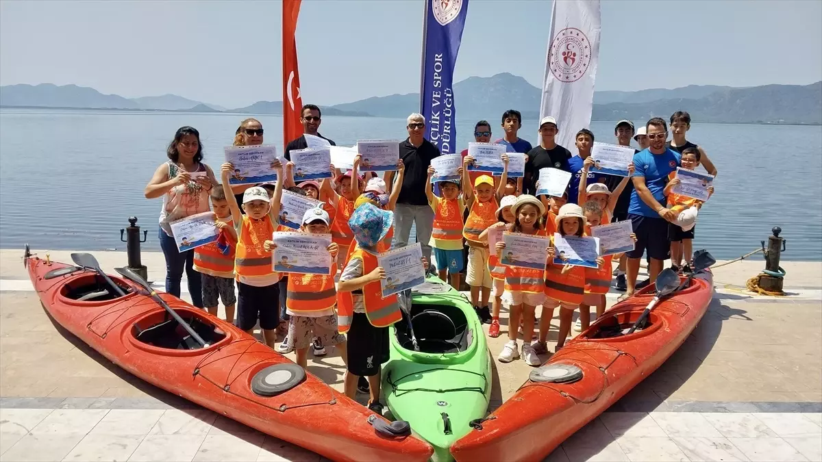 Köyceğiz'de Anaokulu Öğrencileri Kano Çekti