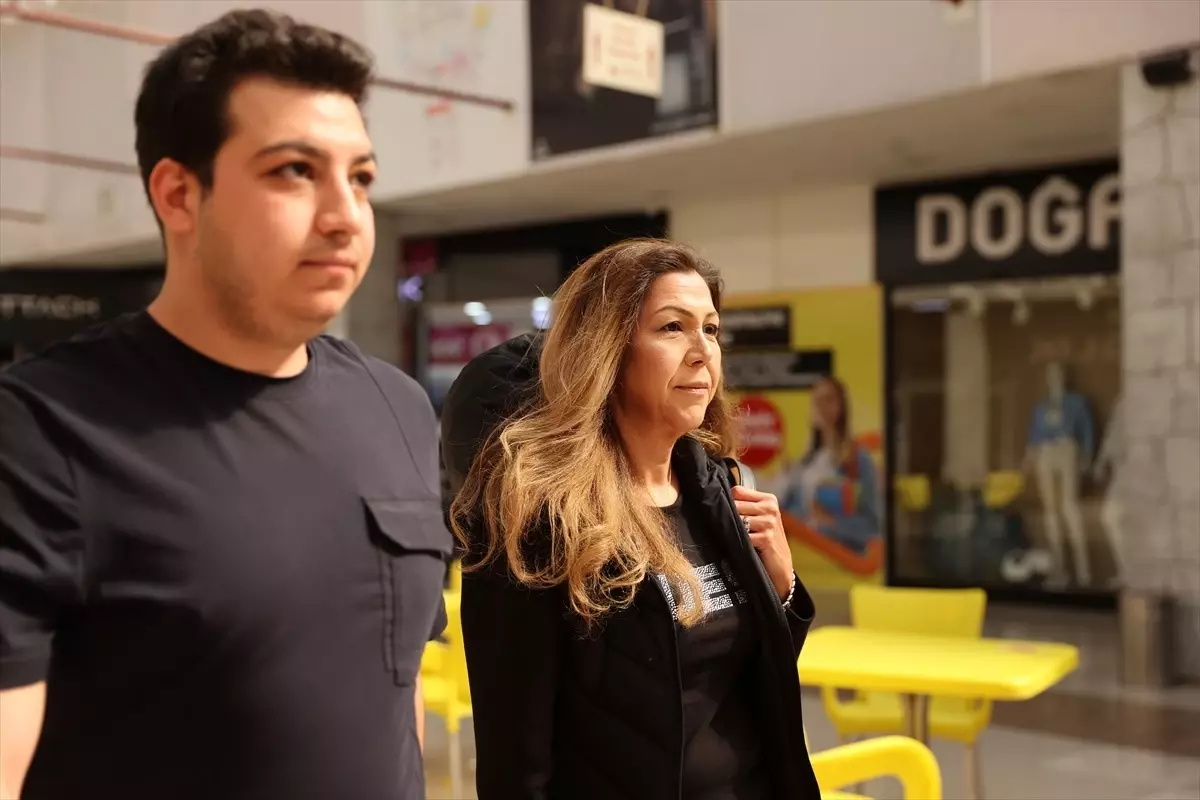 51 Yaşında Üniversiteye Döndü