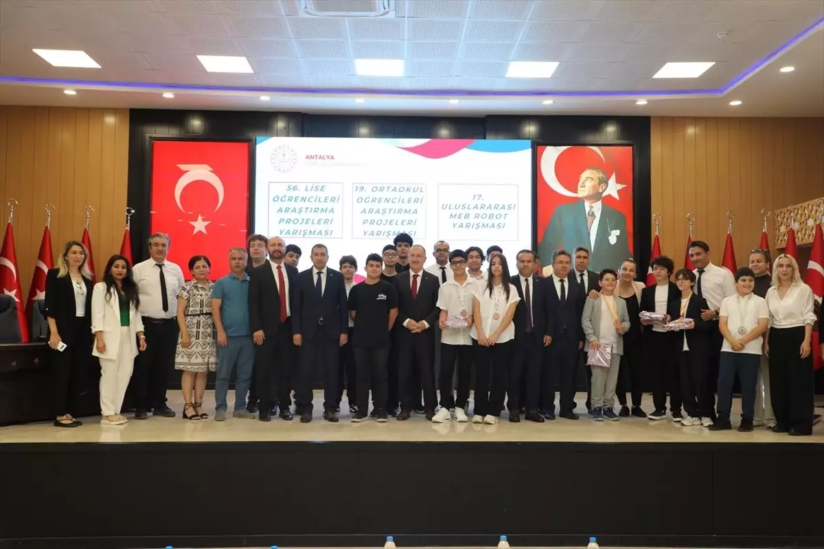 Antalya'da Bilim Başarıları Ödüllendirildi