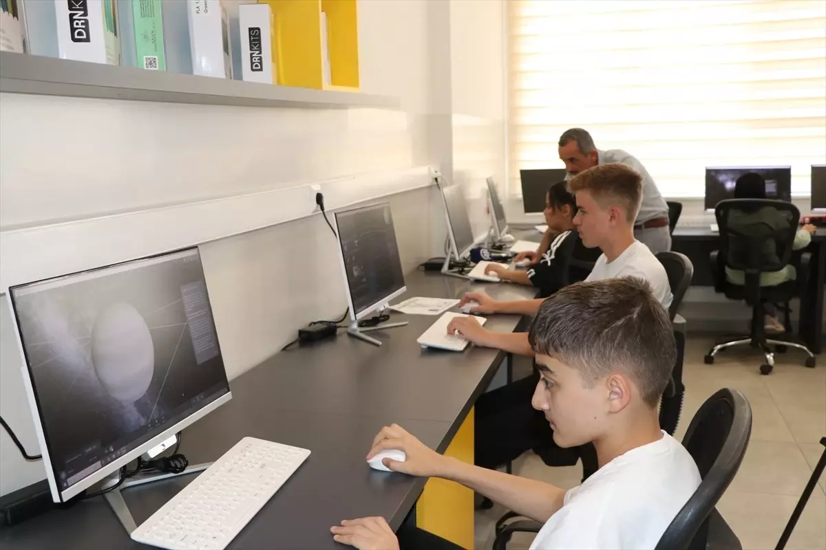 Yozgatlı öğrenciler 10 yeni gök cismi keşfetti