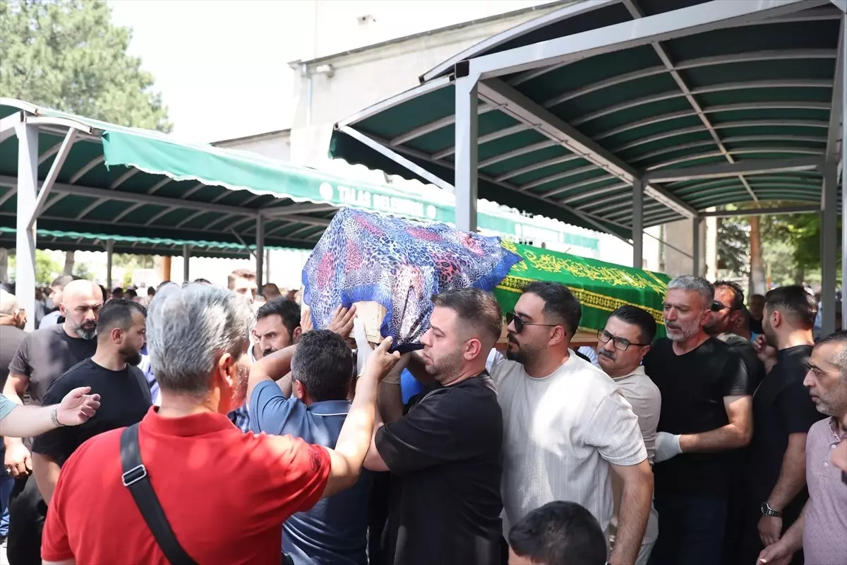 Kayseri'de Kırım Kongo Kanamalı Ateşi nedeniyle genç kadın hayatını kaybetti