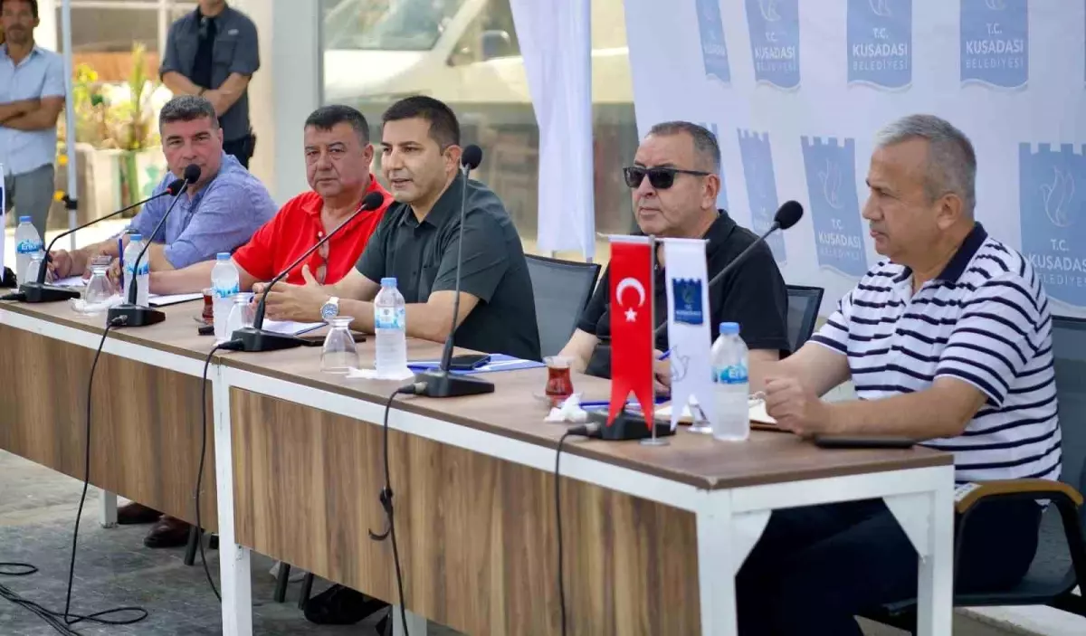 Kuşadası Belediye Başkanı Günel, Kadınlar Denizi Esnafı ile Toplantı Yaptı
