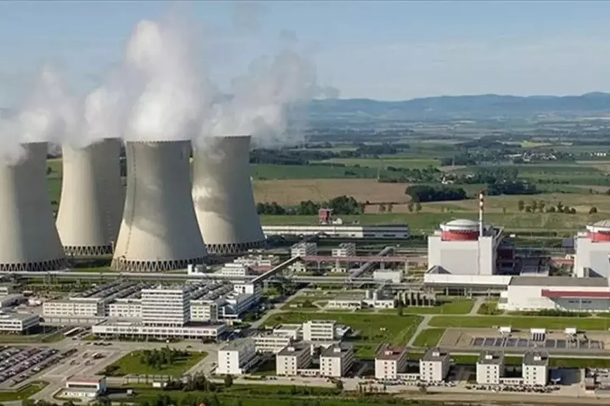 İsrail, İsfahan'daki nükleer enerji santraline saldırdı