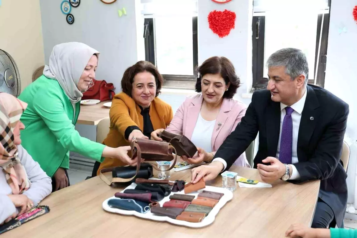 Vali Yavuz ADEM Kursiyerleriyle Buluştu
