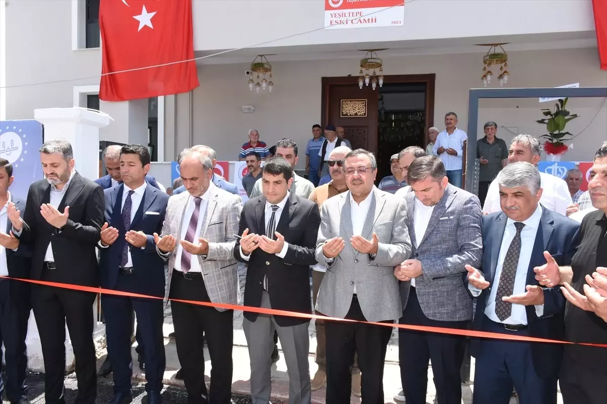 Malatya'da Yeniden İnşa Edilen Camii Açıldı