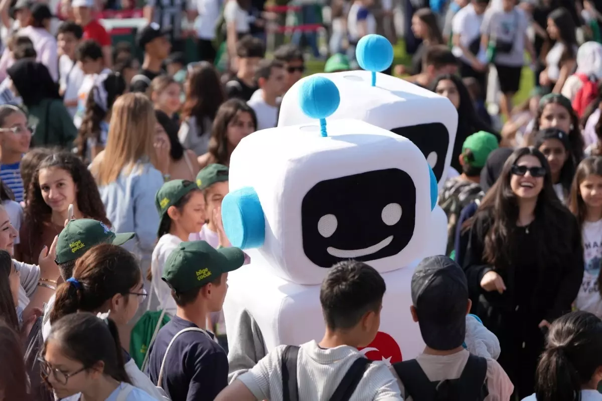 Şırnak'tan Hatay'a, Zonguldak'tan Konya'ya; 'Arkadaşım Robot' yarışmasının ödülleri sahiplerini buldu