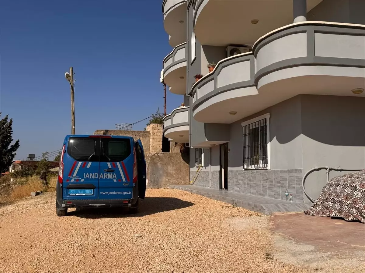 Hatay'da Baba Kızını Öldürdü, Eşini Yaraladı