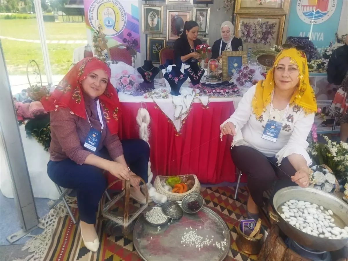 Hayat Boyu Öğrenme Festivali'nde İpek İğne Oyaları Tanıtıldı
