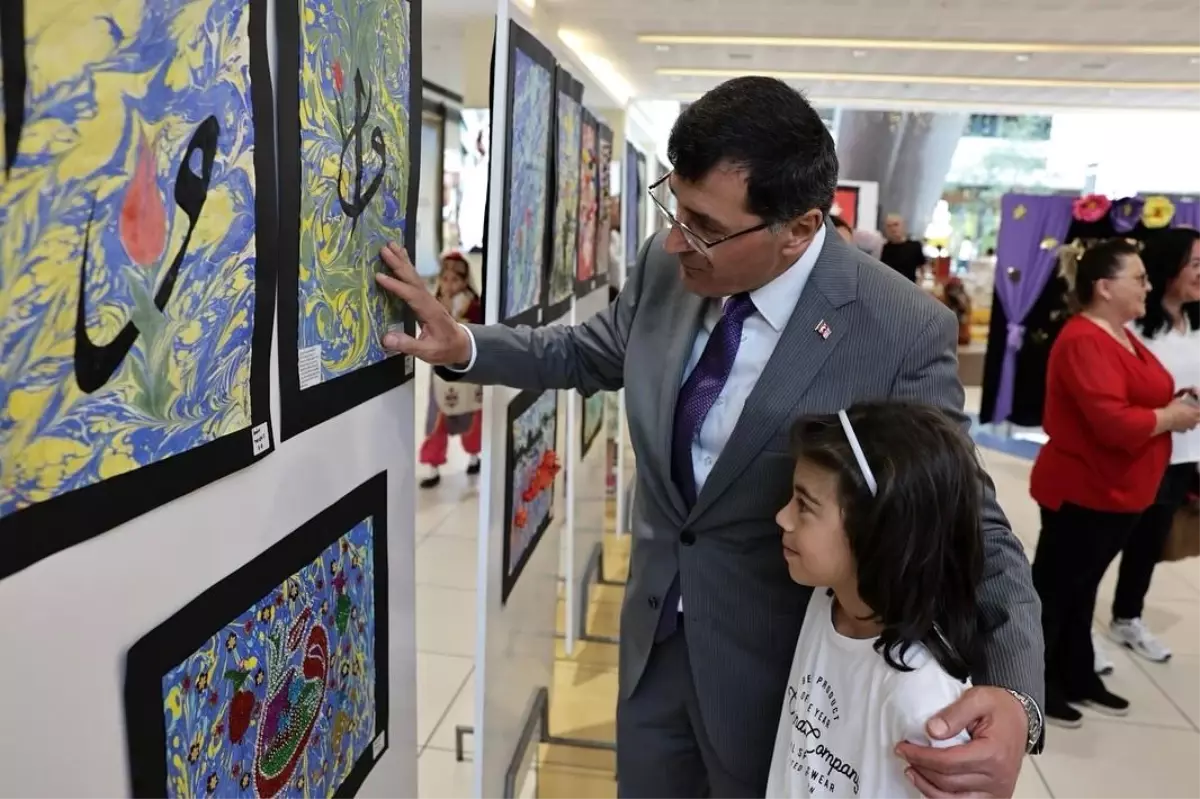 Kütahya'da Öğrencilerden Ebru Sanatı Sergisi