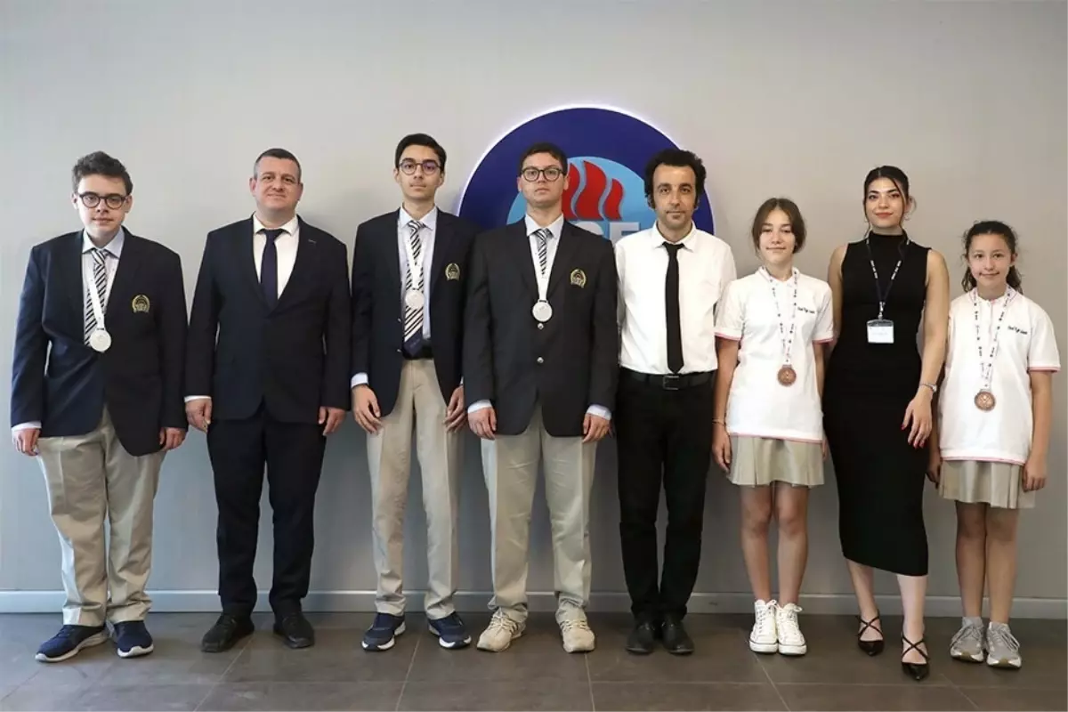 Ege Lisesi'nden TÜBİTAK'ta 3 Derece