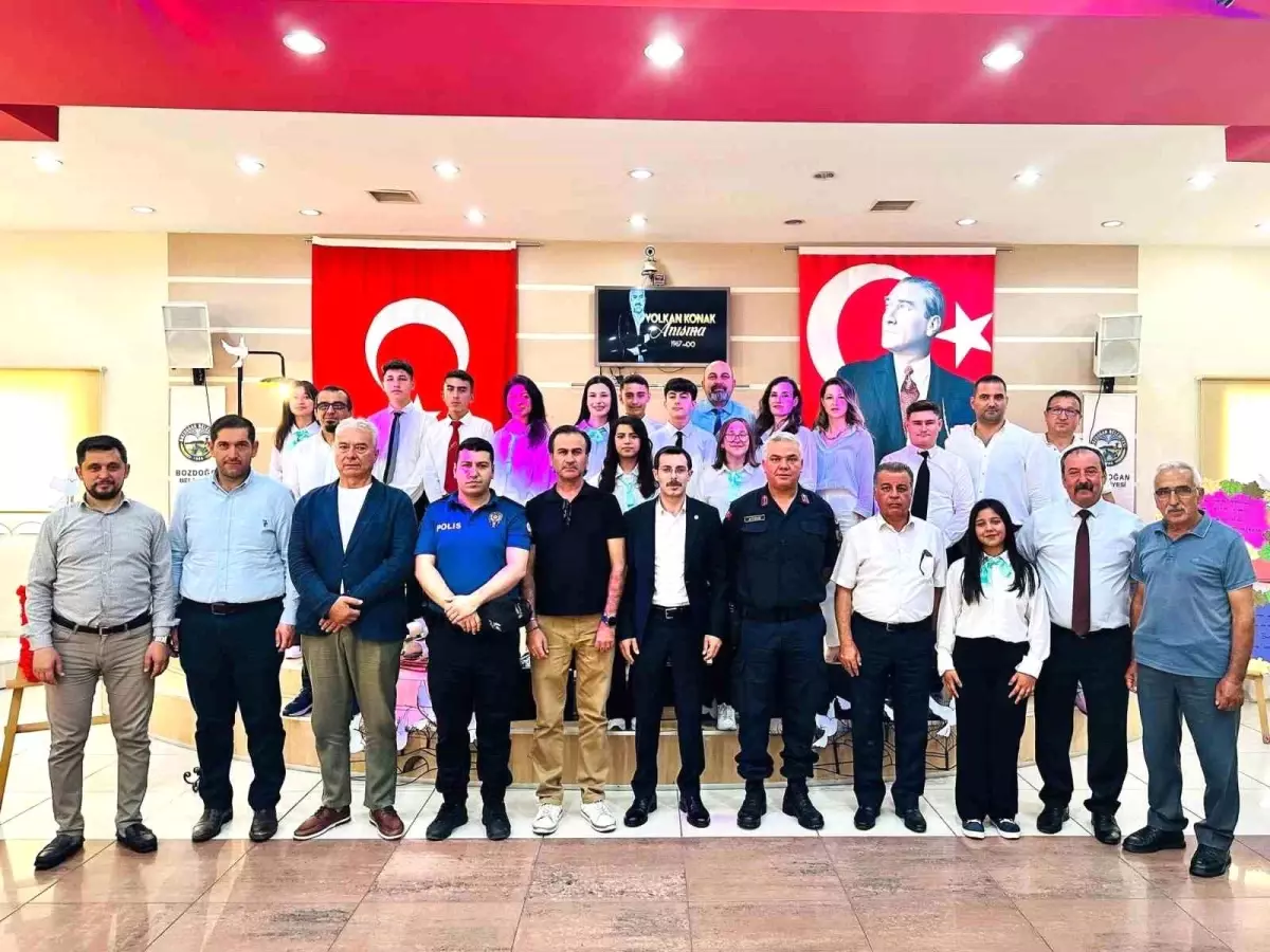 Aydın'da 'Anne, Çocuk ve Aşk' Temalı Şiir Gecesi Düzenlendi