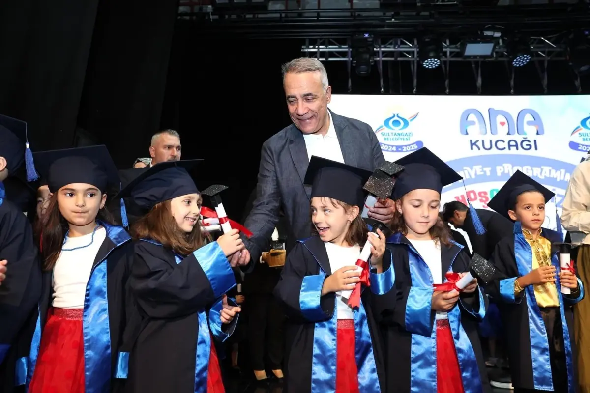 Sultangazi Belediyesi Ana Kucağı'nda Yılsonu Gösterisi Coşkusu