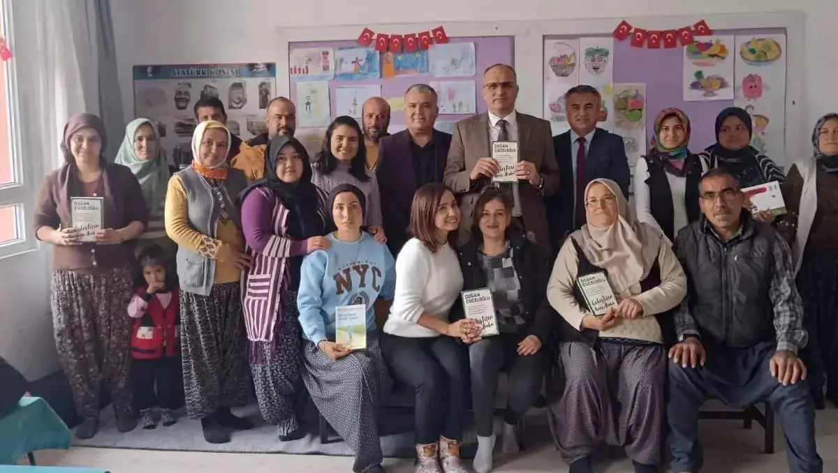 Erdemli'de Veliler Kitap Okuyor