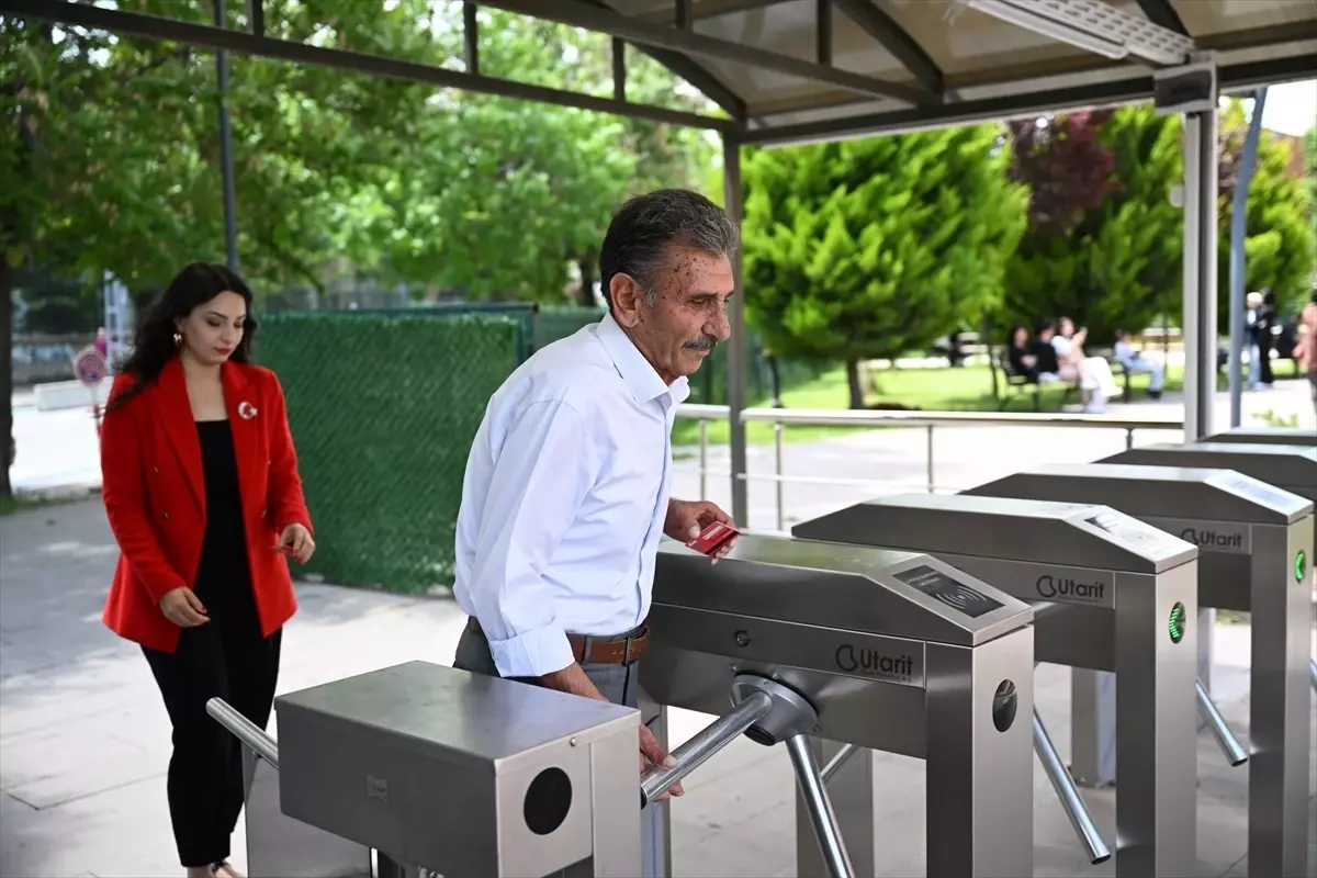 Baba ve Kız Aynı Sınıfta
