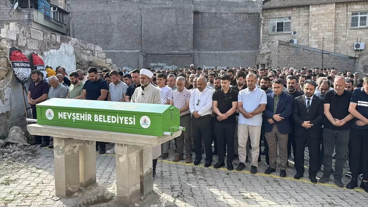 Balon Kazasında Hayatını Kaybeden Pilot Toprağa Verildi