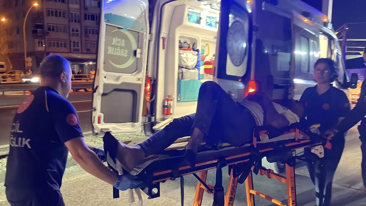 İzmit'te Kamyon Kaza Yaptı: Sürücü Yaralandı