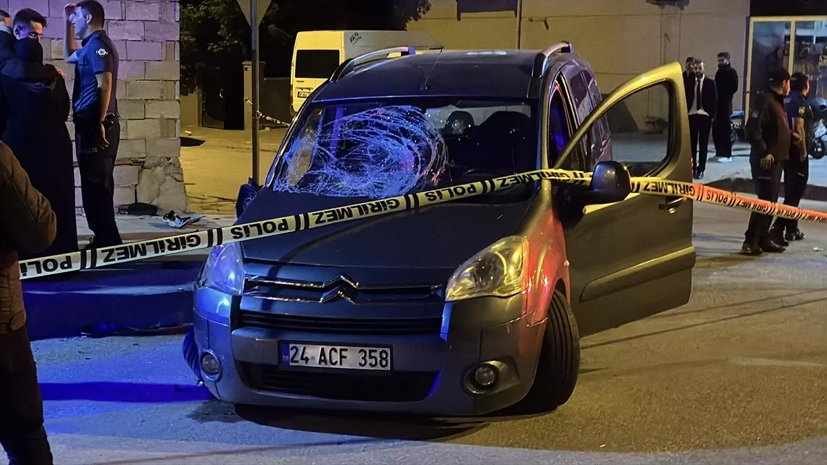 Erzincan'da Trafik Kazası: 2 Ölü, 1 Yaralı