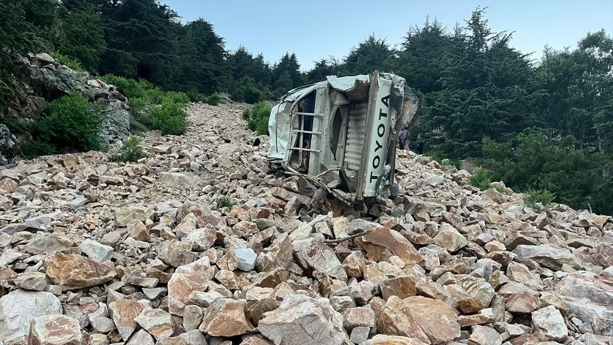 Gaziantep'te Pikap Uçuruma Devrildi: 3 Ölü 1 Yaralı