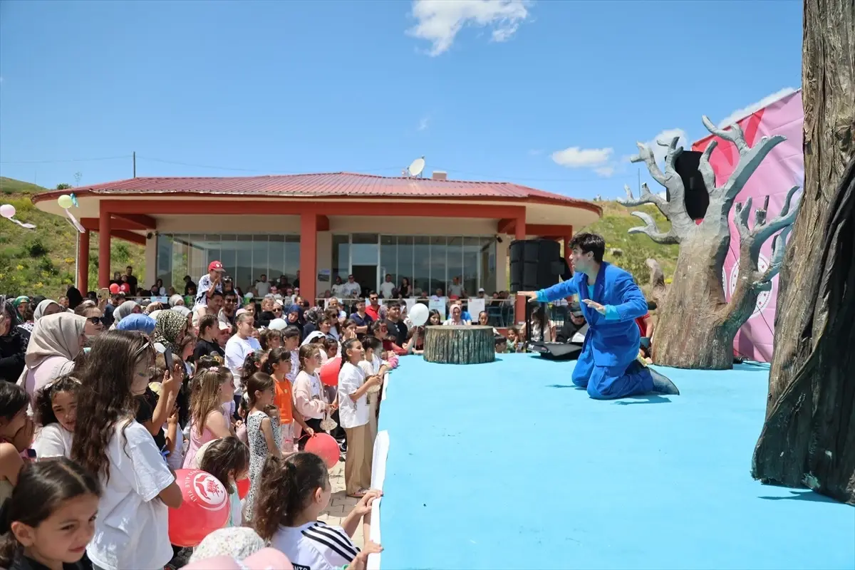 Demirözü'nde Kuşburnu Festivali Coşkusu