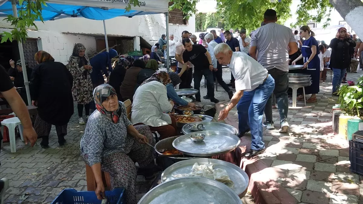 Sarnıç Mahallesi'nde Geleneksel Hayır Devam Ediyor