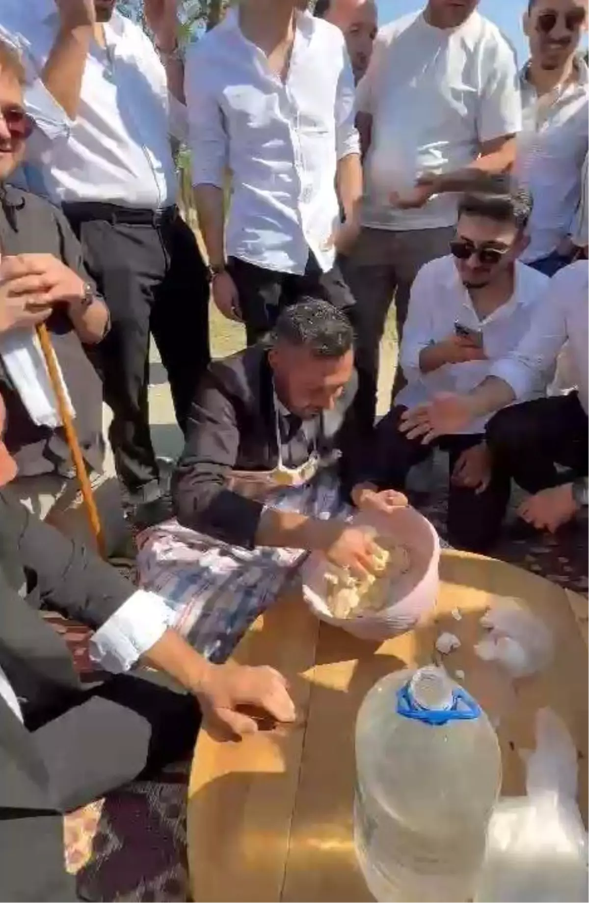 Düğün Konvoyunda Hamur Eğlencesi