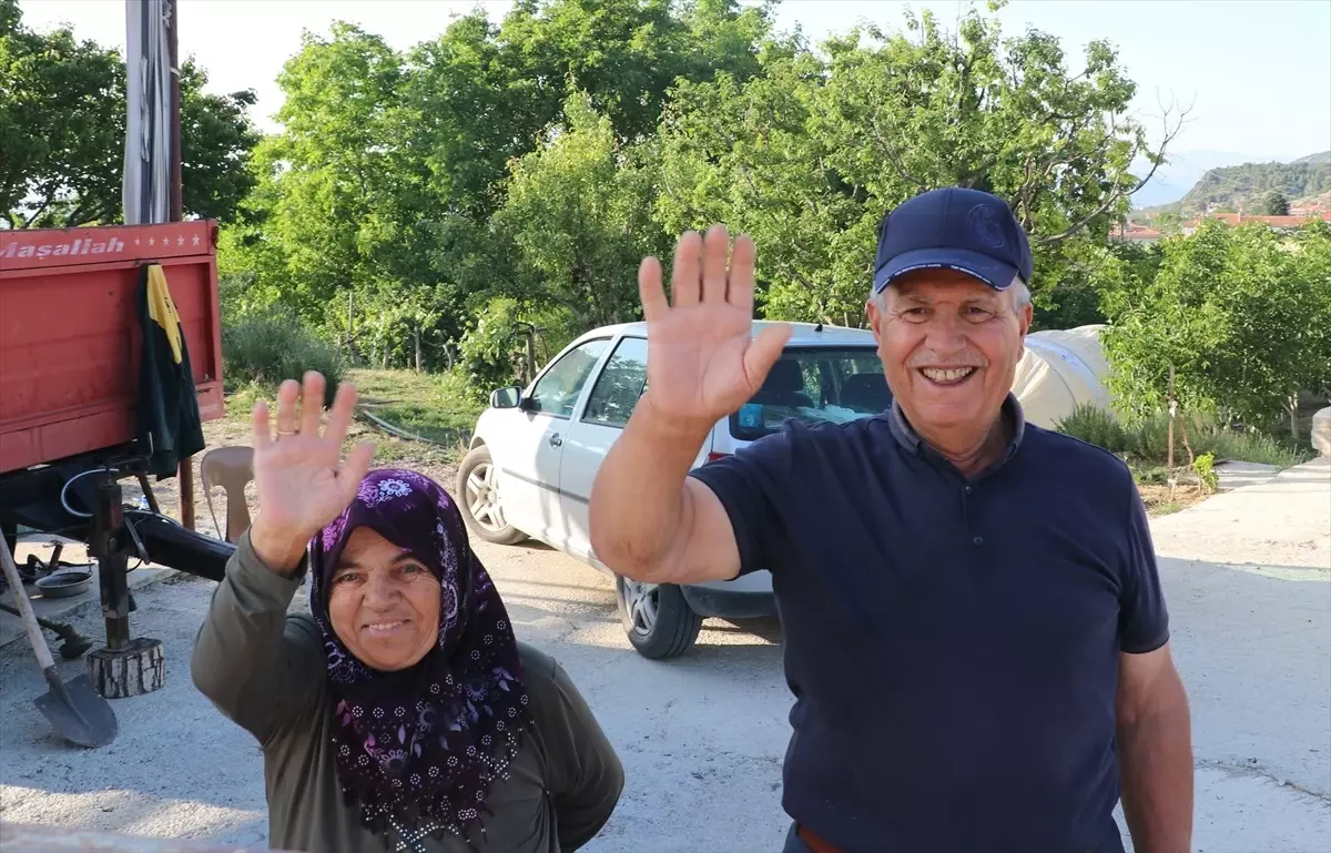 Yaşlı Çift, Arazilerini Jandarmaya Bağışladı