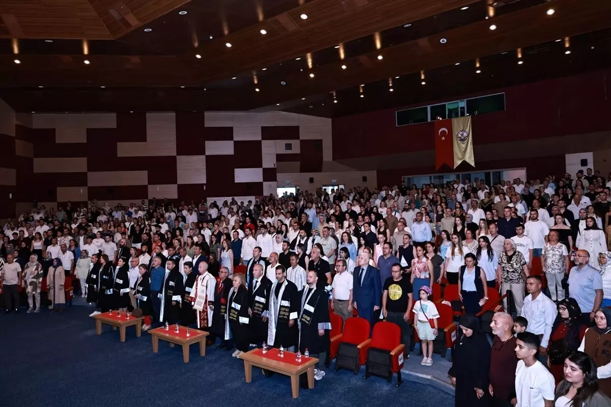 TÜ Mezuniyet Töreni Coşkuyla Gerçekleşti