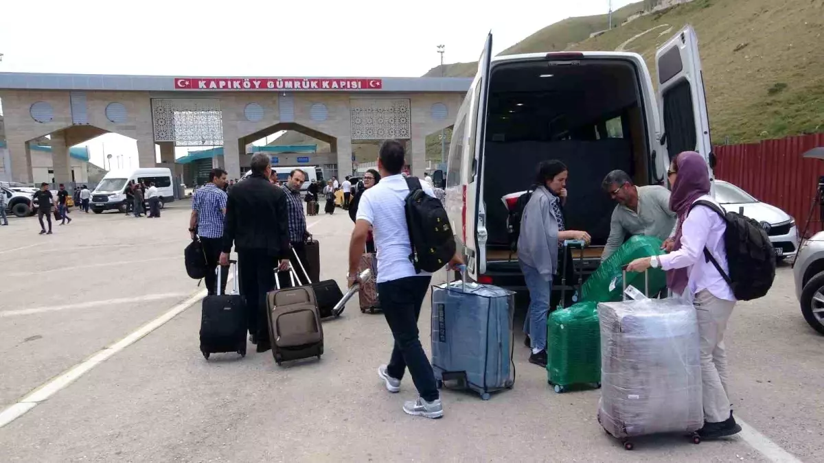 İranlılar Türkiye'den Ülkelerine Dönüyor