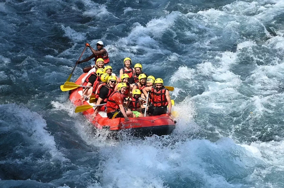 Köprüçay'da Rafting Heyecanı