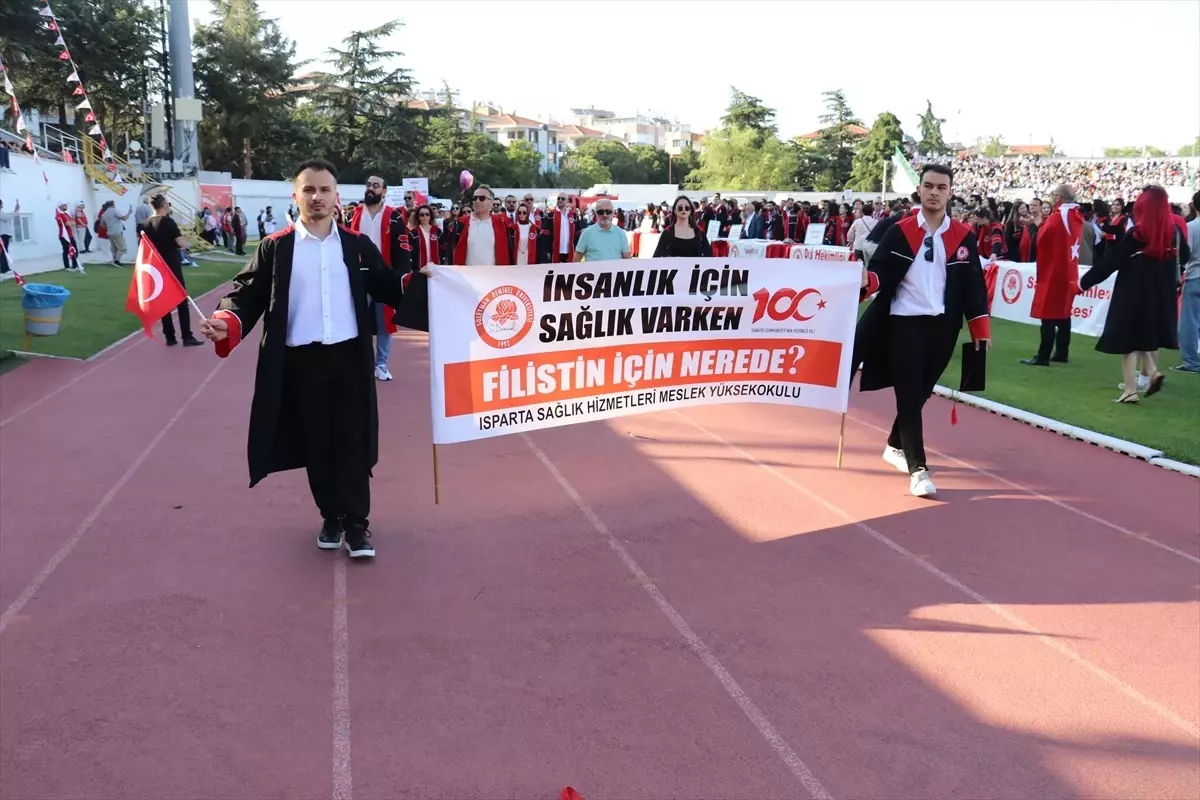 SDÜ Mezuniyet Töreni Coşkuyla Gerçekleşti