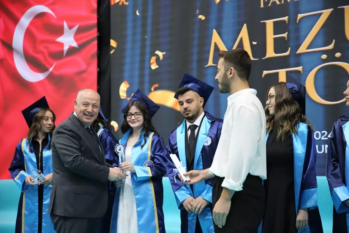 Pamukkale Üniversitesi'nde Mezuniyet Töreni