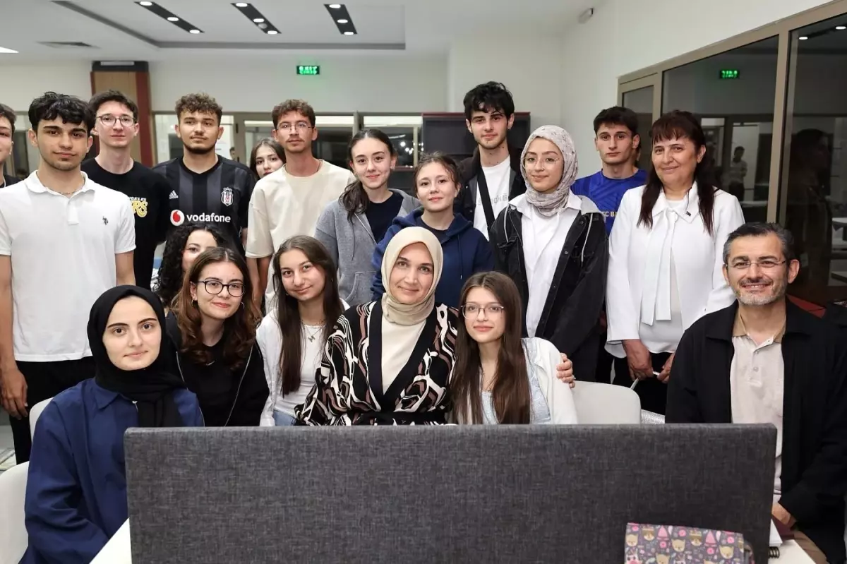 Vali Yiğitbaşı'ndan Kütüphane Ziyareti