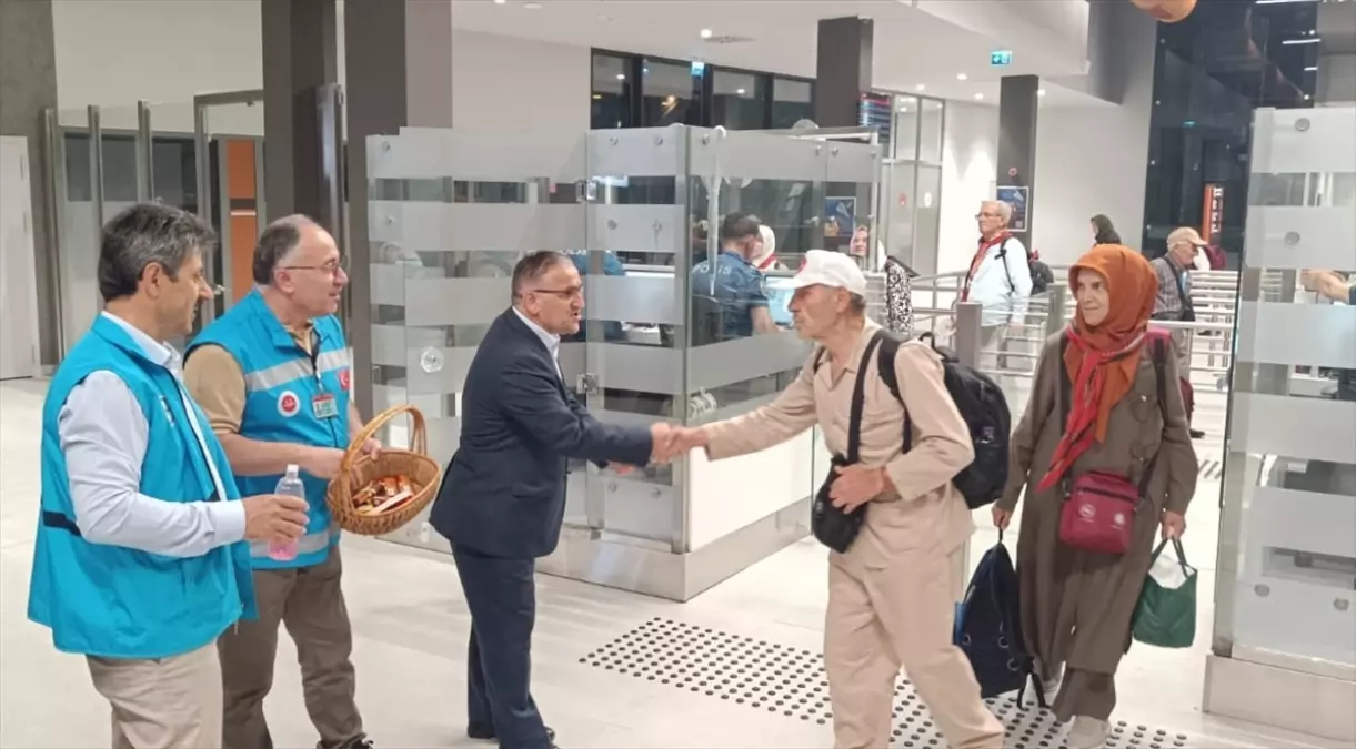Hac Kafilesi Trabzon'a Döndü