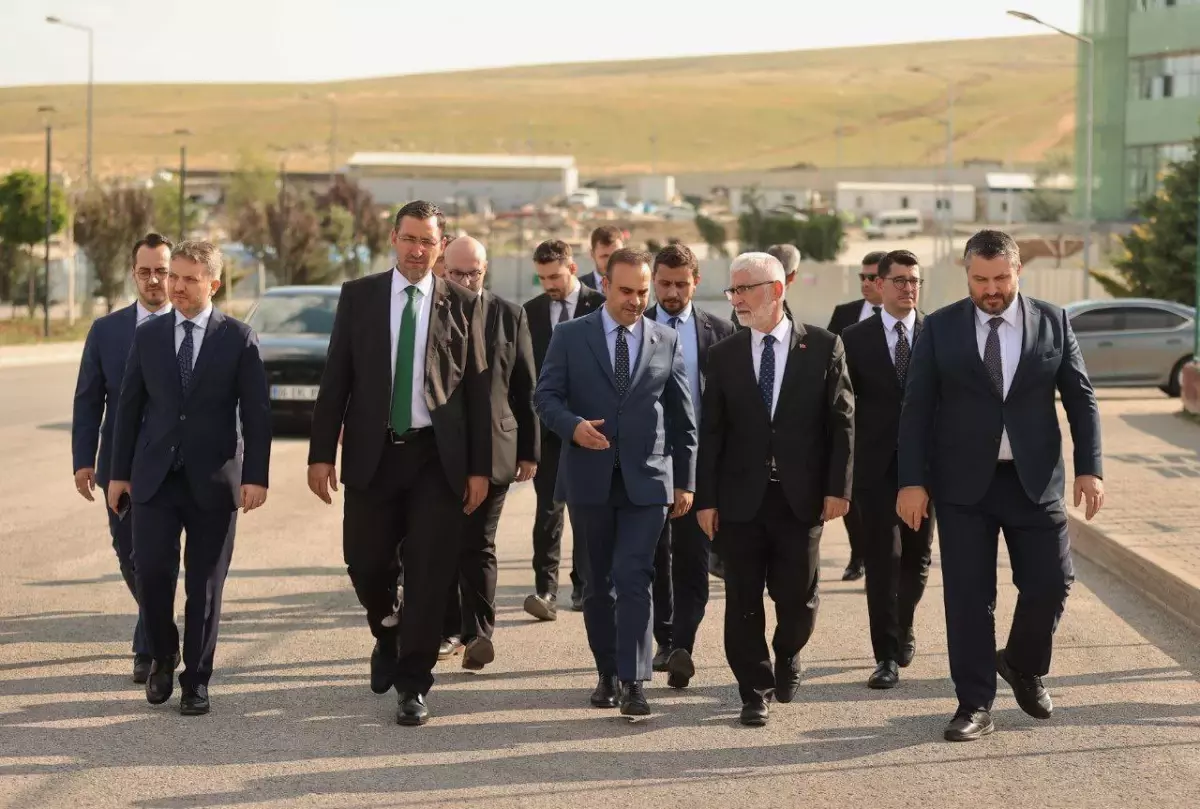 Bakan Kacır Roketsan'ı Ziyaret Etti