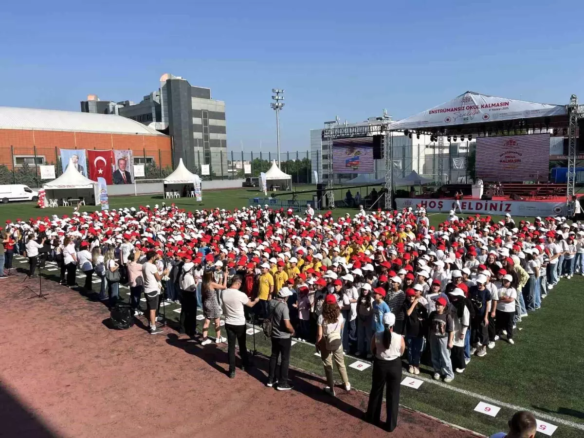 İstanbul'da 'Enstrümansız Okul Kalmasın' Projesi Tanıtıldı