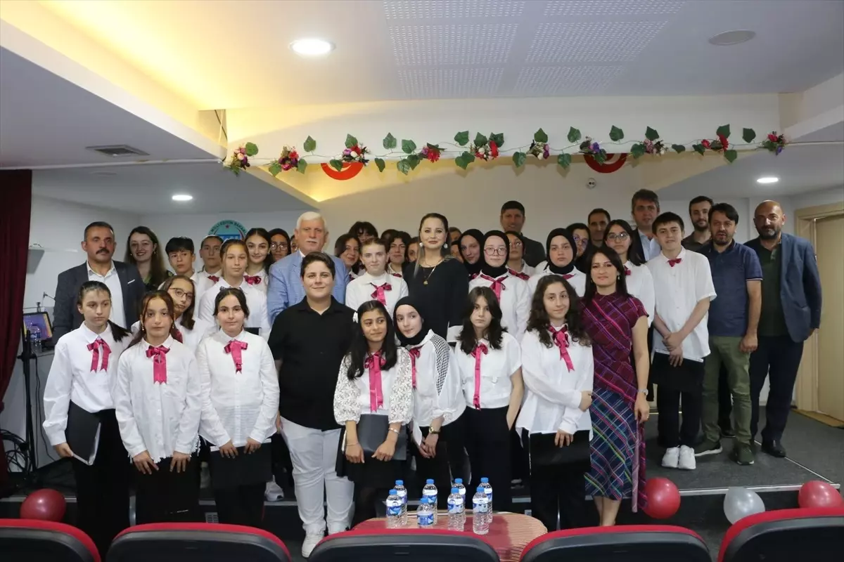 Of'ta Öğrenciler Konserde Sahne Aldı