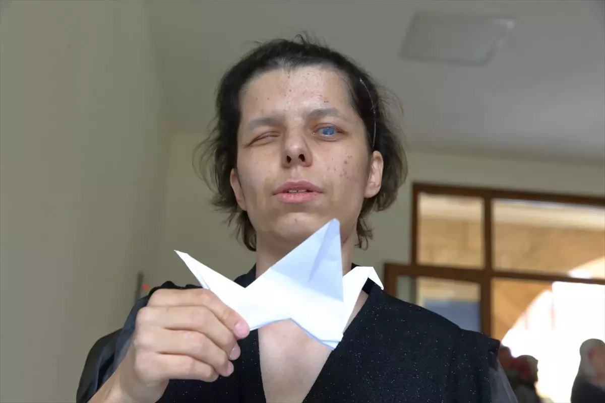 Görme Engelli Öğretmenden Origami Sergisi
