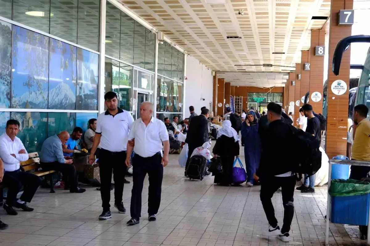 İranlı Turistler Türkiye'ye Kara Yoluyla Geçiş Yapıyor