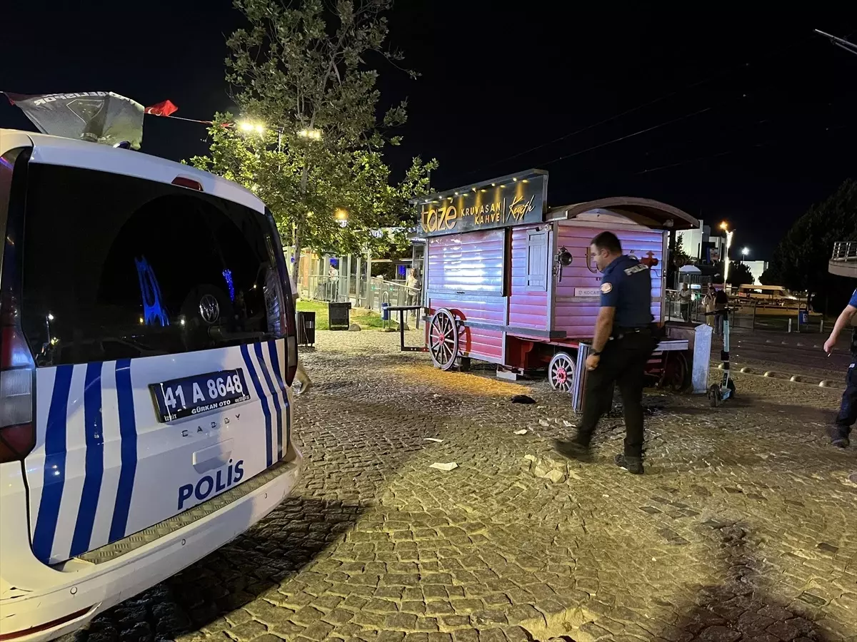 İzmit'te Bıçaklı Kavga: 1 Yaralı