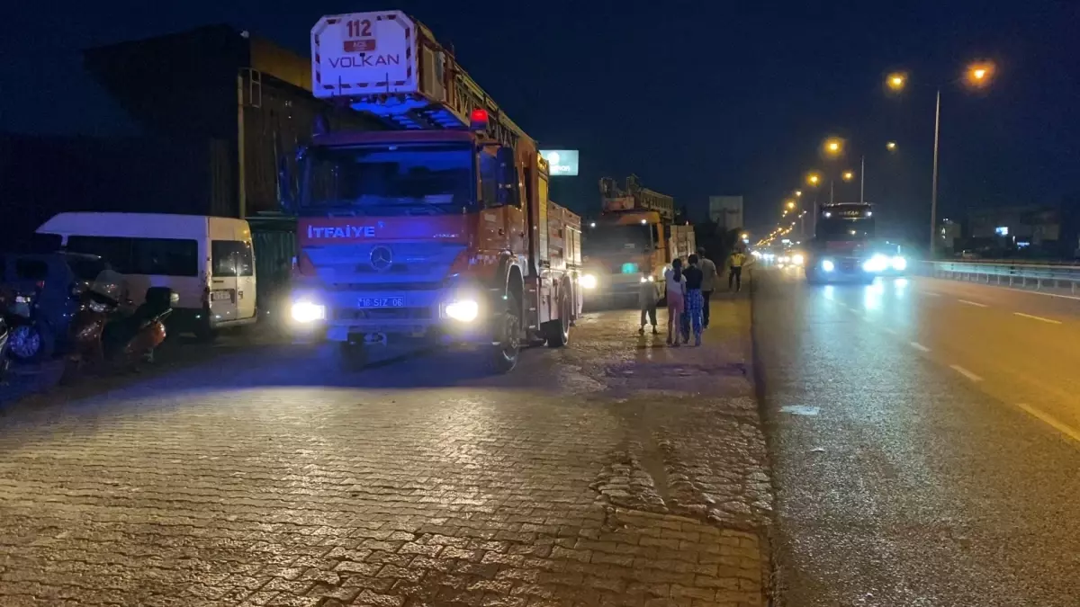 İnegöl'de Geri Dönüşüm Tesisinde Yangın