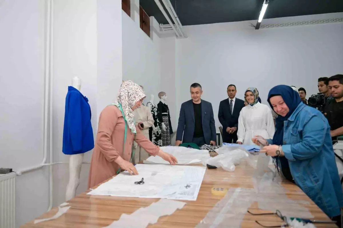 Esenyurt Kadın Sanat ve Eğitim Merkezi Hizmete Açıldı