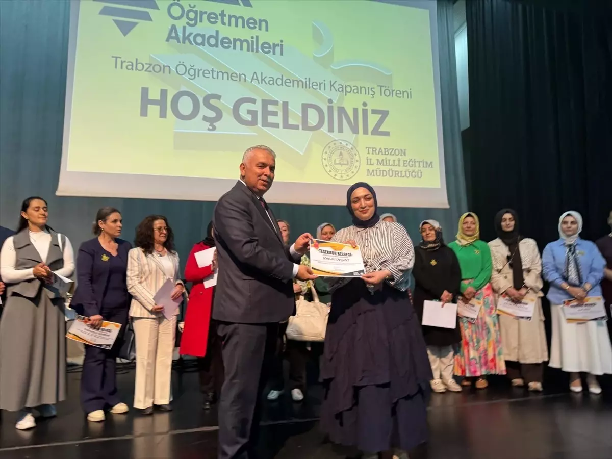 156 Öğretmene Törenle Belgeleri Verildi