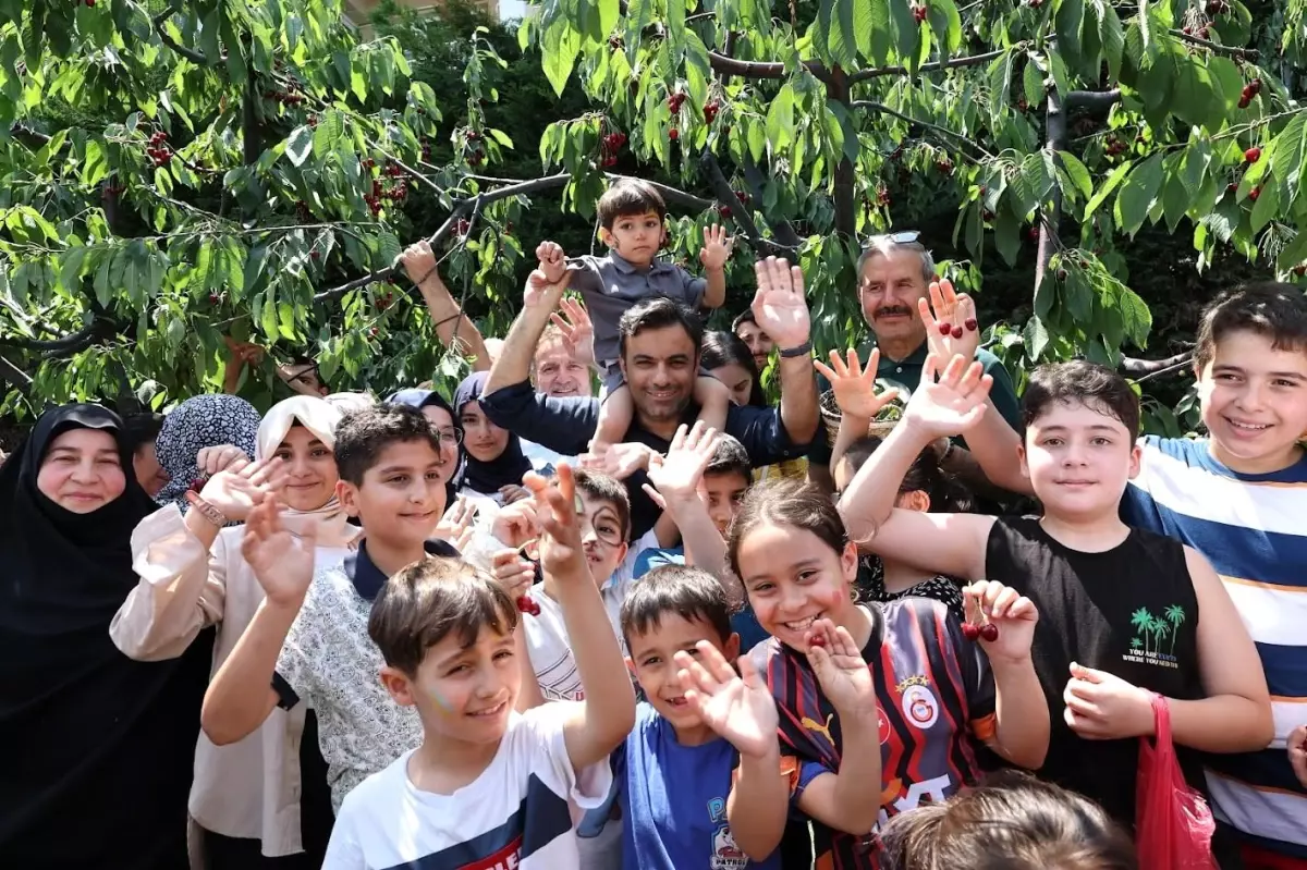Bağcılar'da 13. Geleneksel Kiraz Festivali Coşkuyla Kutlandı